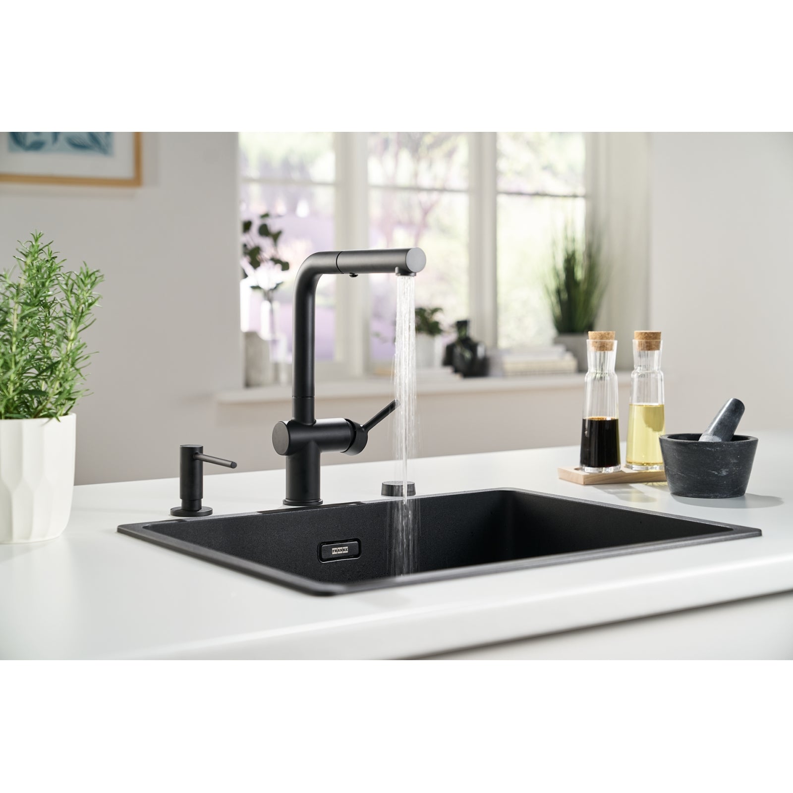 Franke Active Matt Black Pull Out Spray Kitchen Tap Brass L-Spout 312mm