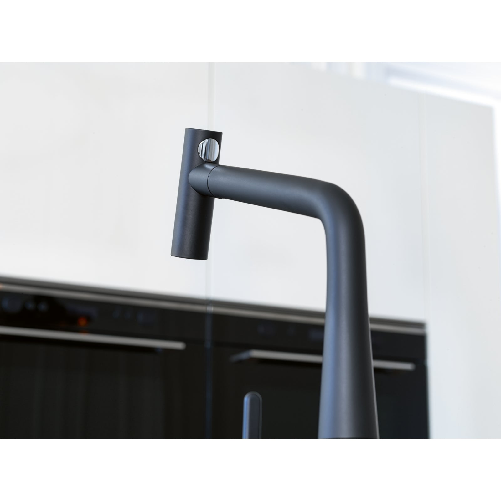 Franke Icon Matt Black Pull Out Spray Kitchen Tap Brass L-Spout 355mm