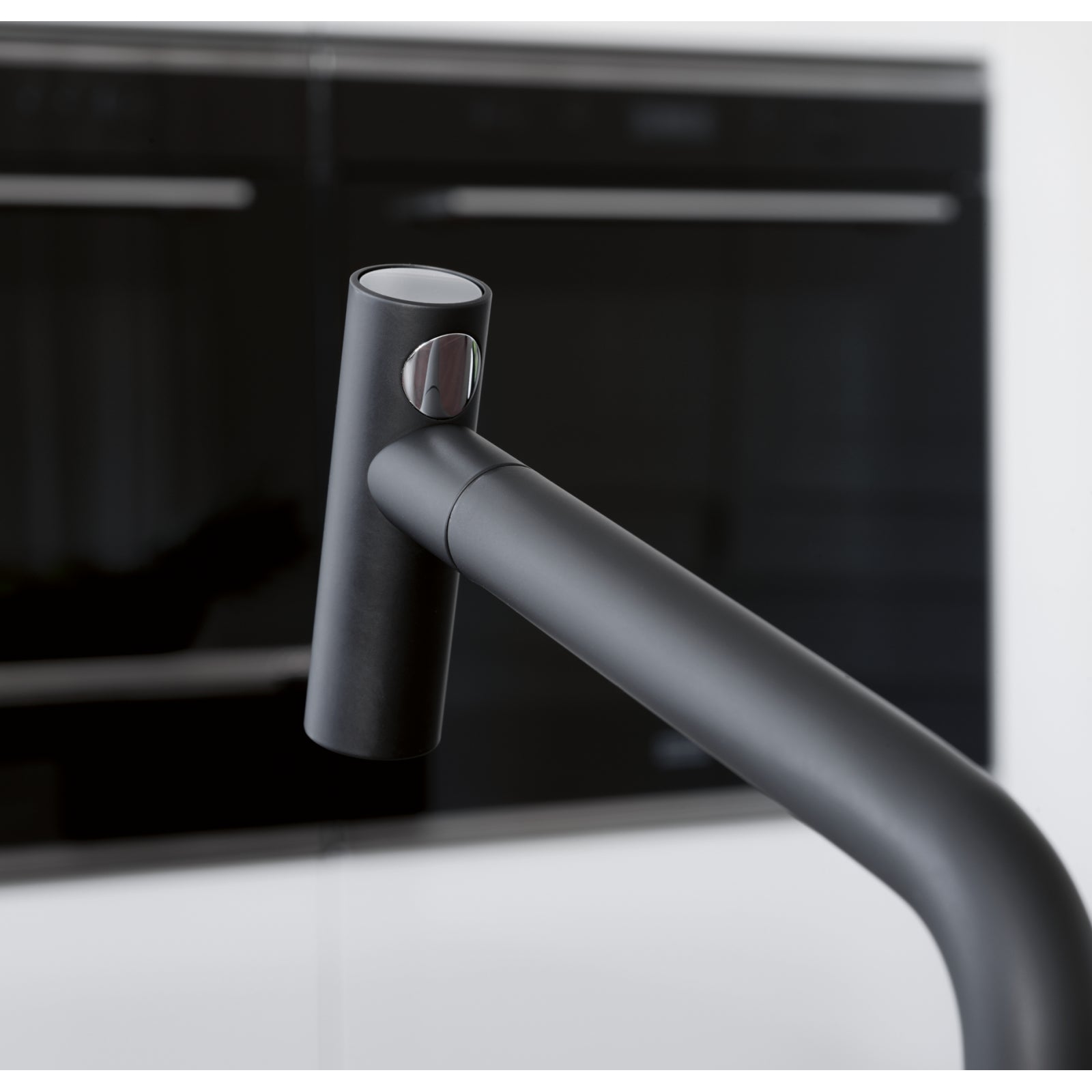 Franke Icon Matt Black Pull Out Spray Kitchen Tap Brass L-Spout 355mm